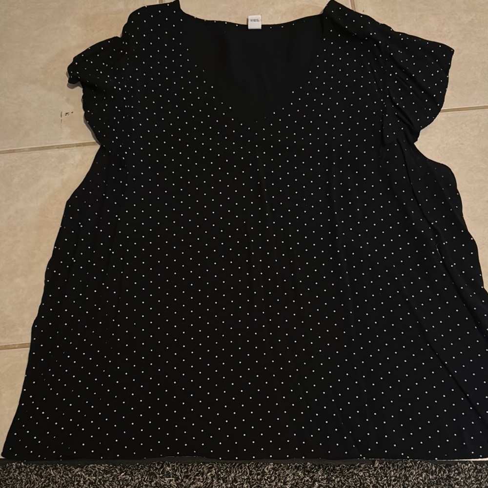 Old Navy Black and White Flutter Sleeve Blouse